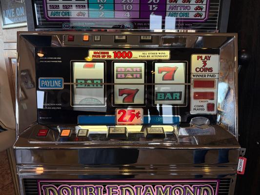 1991 IGT Double Diamond Round Top Slot Machine Image