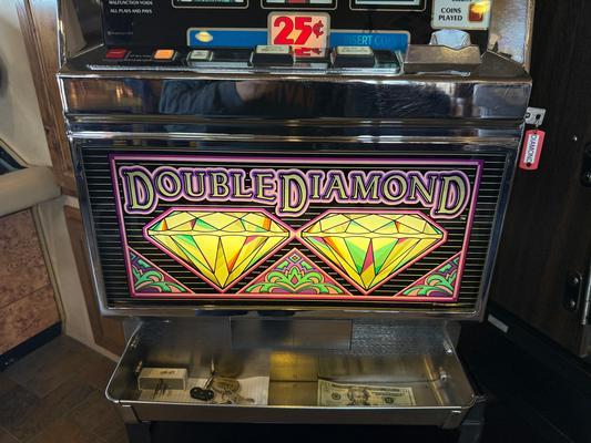 1991 IGT Double Diamond Round Top Slot Machine Image