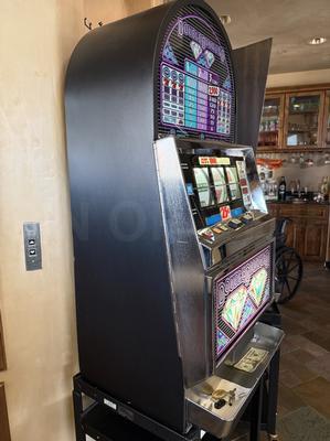 1991 IGT Double Diamond Round Top Slot Machine Image