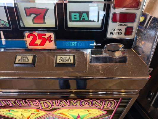 1991 IGT Double Diamond Round Top Slot Machine Image