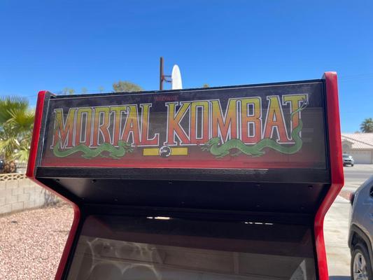 1992 Midway Mortal Kombat Upright Arcade Machine Image