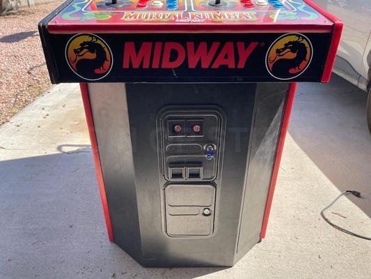 1992 Midway Mortal Kombat Upright Arcade Machine Image