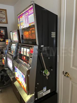 2000 Williams Big Bang Piggy Bankin Slot Machine Image