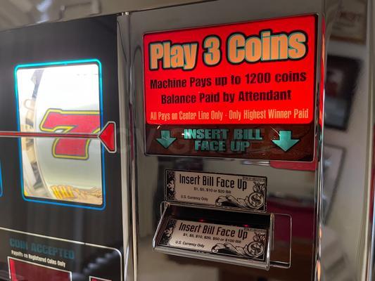2000 Williams Big Bang Piggy Bankin Slot Machine Image