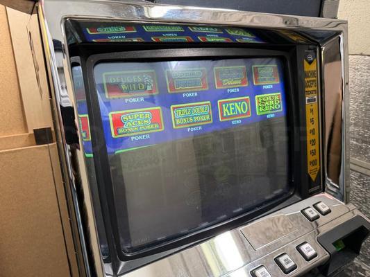 2003 IGT Game King Poker Slot Machine Image