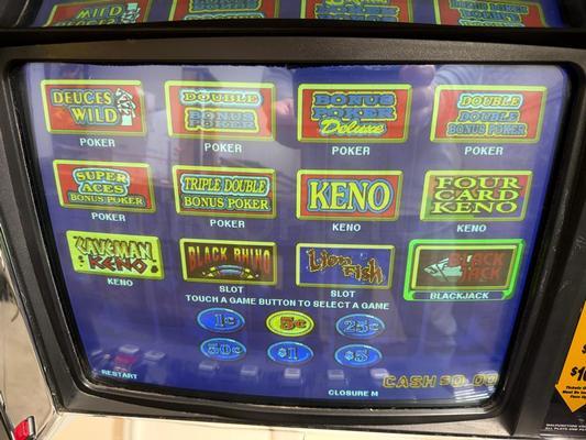 2003 IGT Game King Poker Slot Machine Image