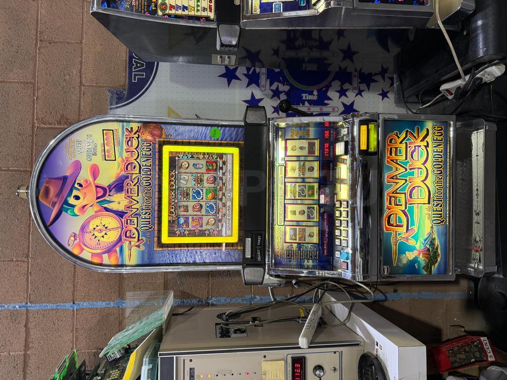 2005 IGT Denver Duck Video Reel Upright Slot Machine