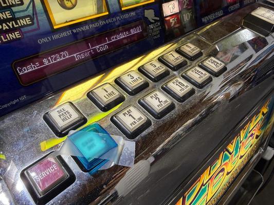 2005 IGT Denver Duck Video Reel Upright Slot Machine Image