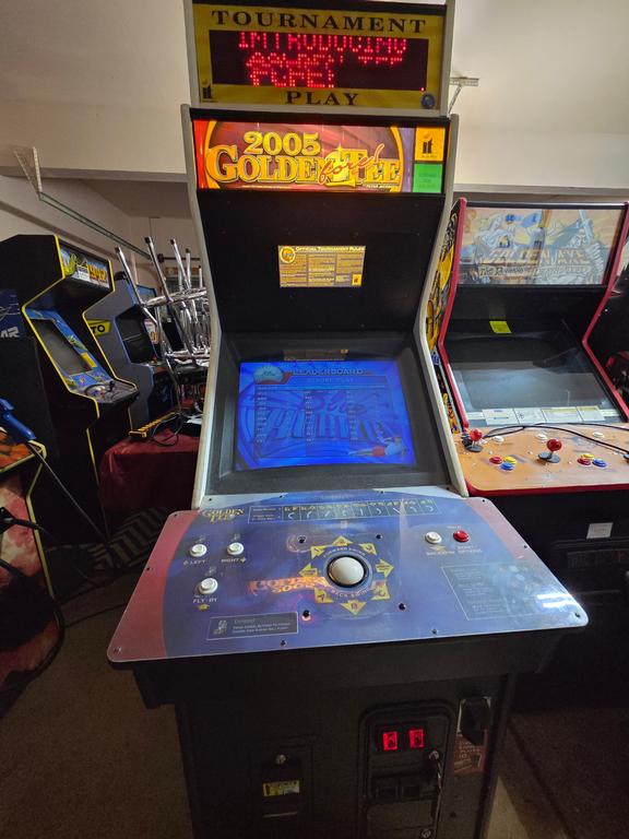 2005 IT Golden Tee Fore Upright Arcade Machine