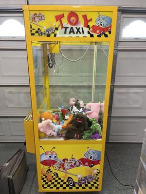 2010 Betson Enterprises Toy Taxi Claw Machine Image