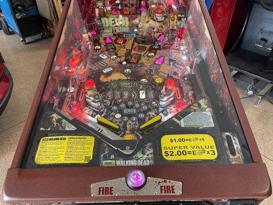 2014 Stern The Walking Dead LE Pinball Machine Image