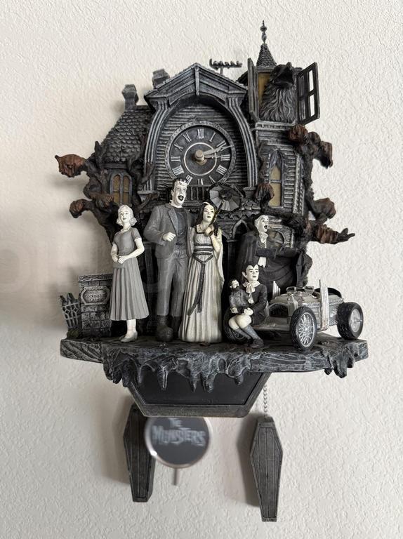 2016 Bradford Exchange The Munsters Illuminated Musical Cuckoo Clock