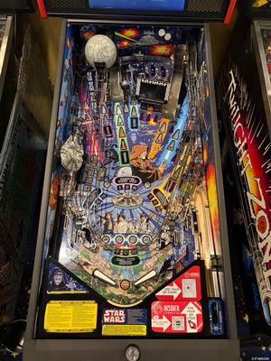 2019 Stern Star Wars Comic Art (Premium) Pinball Machine Image