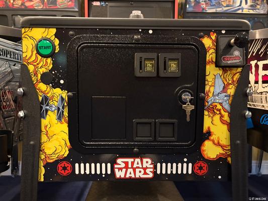 2019 Stern Star Wars Comic Art (Premium) Pinball Machine Image