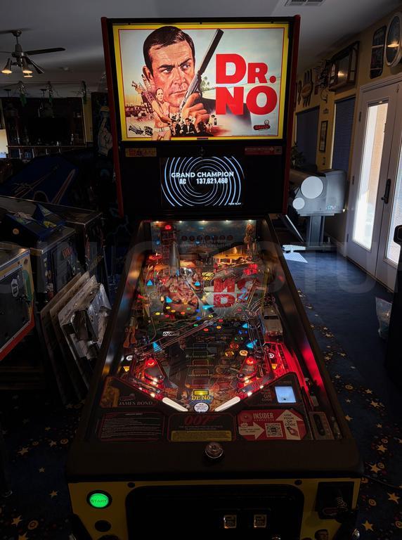 2024 Stern James Bond 007 Pro Pinball Machine