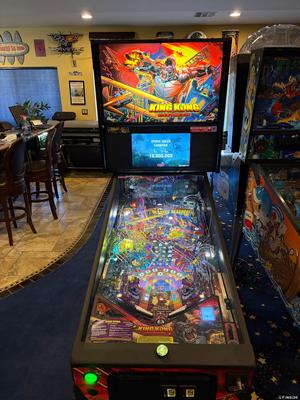 2025 Stern King Kong: Myth of Terror Island (Premium) Pinball Machine Image