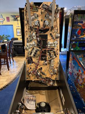 2025 Stern King Kong: Myth of Terror Island (Premium) Pinball Machine Image