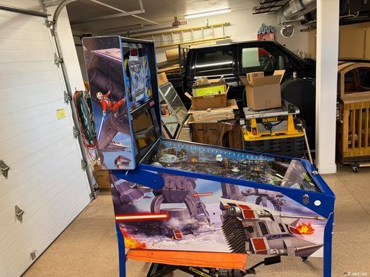 2025 Stern Star Wars: Fall of the Empire (LE) Pinball Machine Image