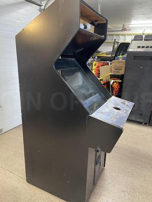Empty Golden Tee Dynamo Arcade Cabinet Image