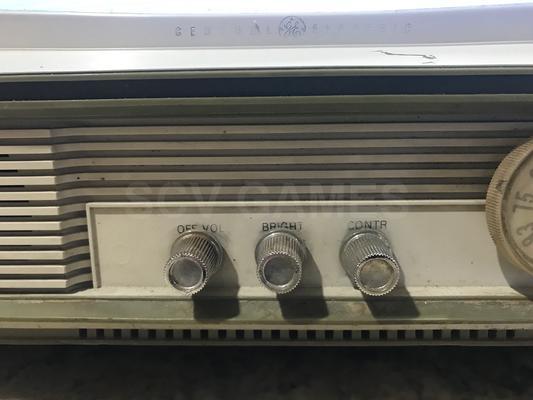 GE SF2101AV Black and White TV Image