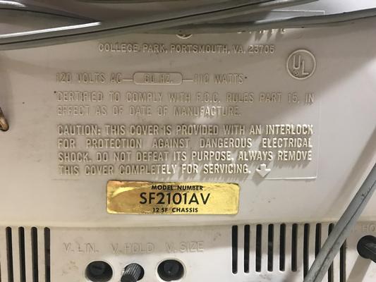 GE SF2101AV Black and White TV Image