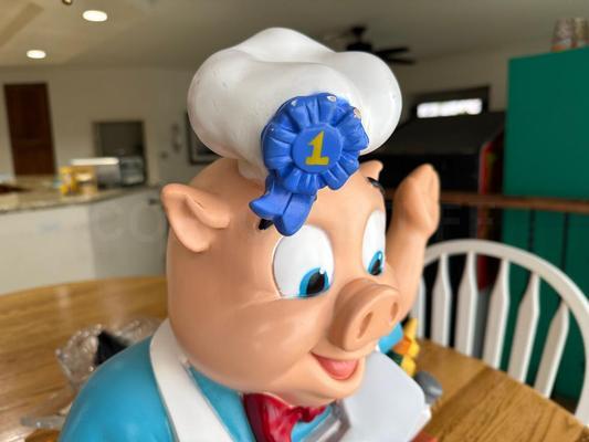 Rare King of The Grill Pig Chef Slot Machine Topper Image