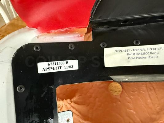 Rare King of The Grill Pig Chef Slot Machine Topper Image