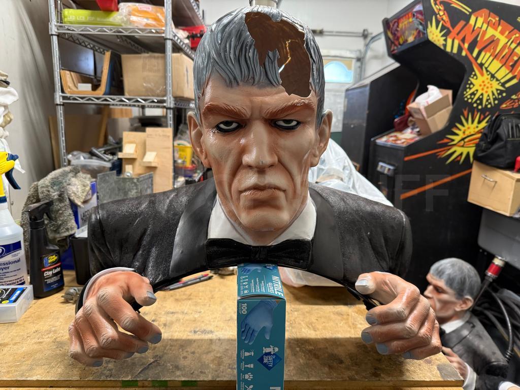 Scarce Lurch Addams Family Slot Machine Topper